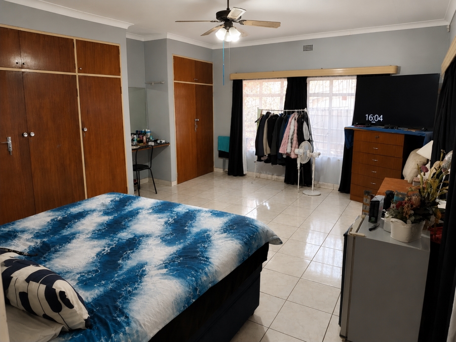 To Let 4 Bedroom Property for Rent in Oos Einde North West